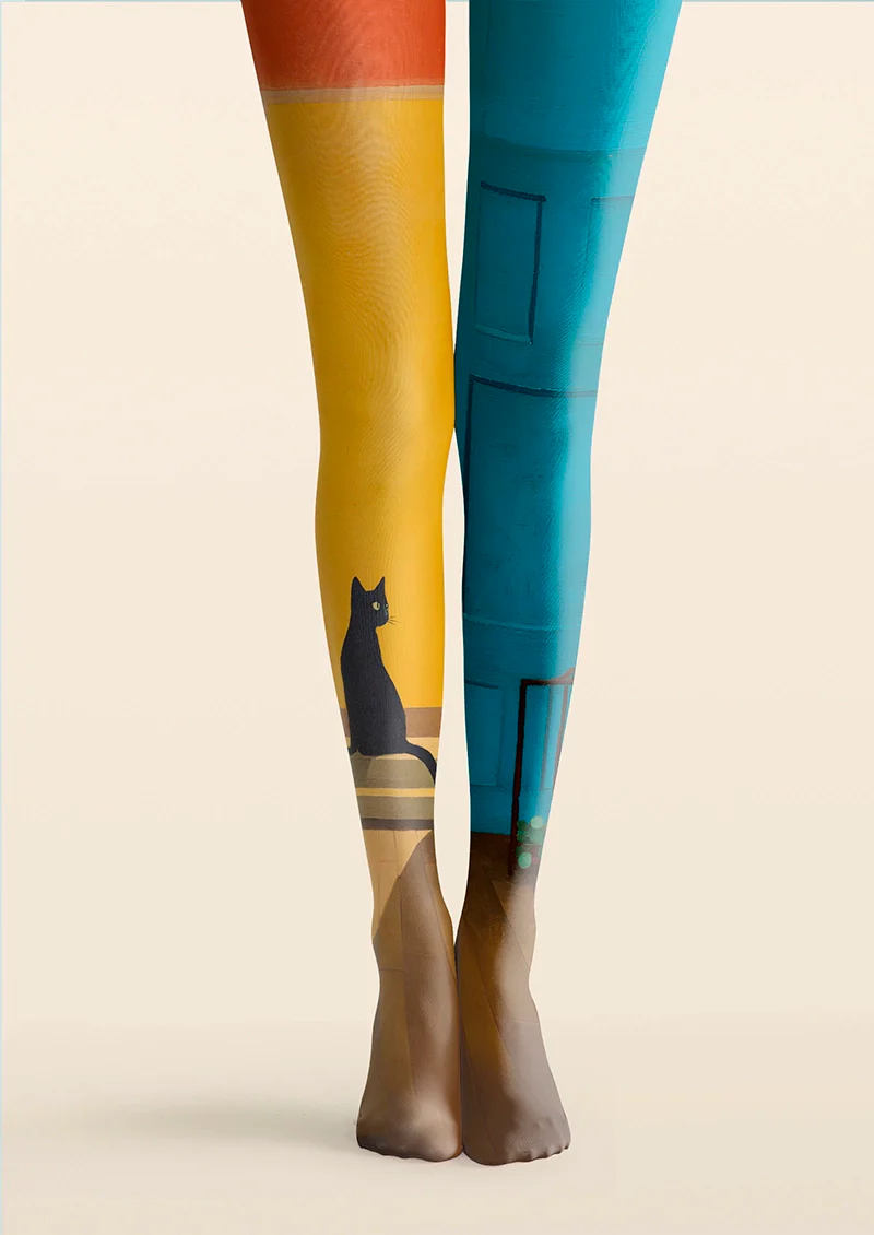 Viken Plan Curled Cat in Warm Light Tights Hosiery Pantyhose